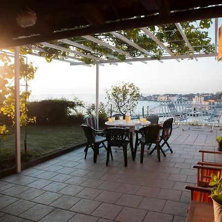 The View House بيت للعطل بيران